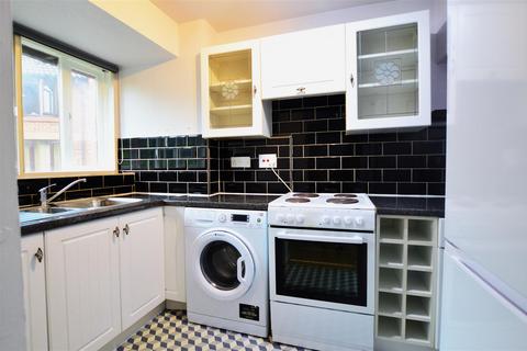 65 Cobb Close, Datchet, Slough, SL3 9QU
