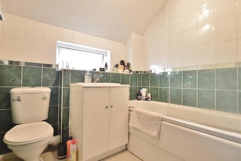 65 Cobb Close, Datchet, Slough, SL3 9QU