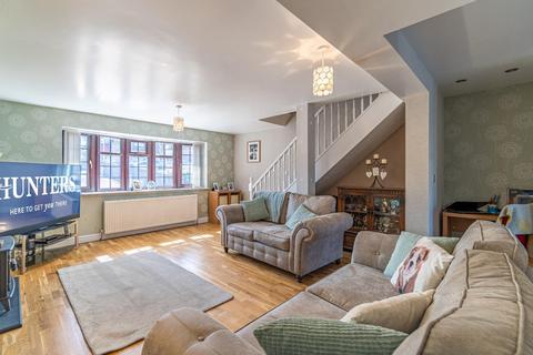 3 bedroom semi-detached house for sale - Eagle Close, Dudley