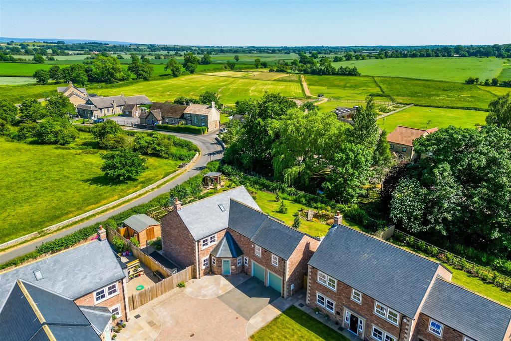Beckside, Hackforth, Bedale 5 bed detached house £650,000