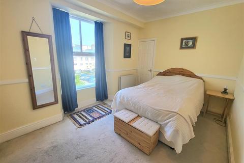 2 bedroom apartment for sale, 36 Victoria Street, Tenby, Pembrokeshire.  SA70