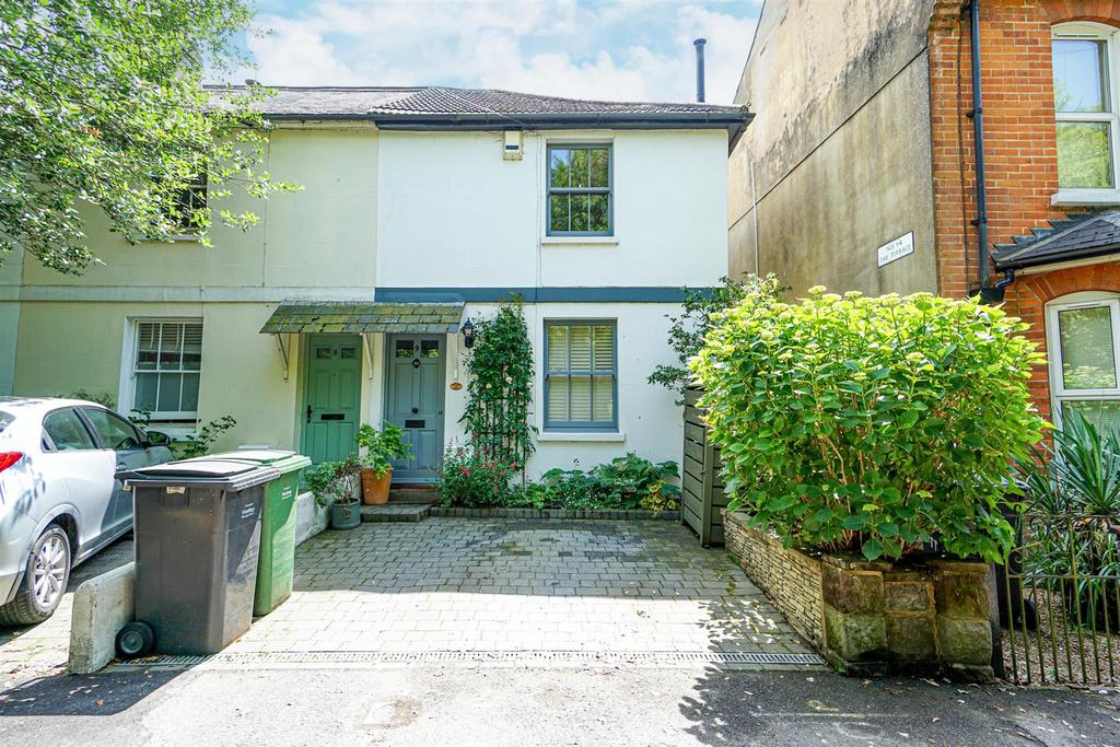 Gillsmans Hill, St. LeonardsOnSea 2 bed end of terrace house for sale