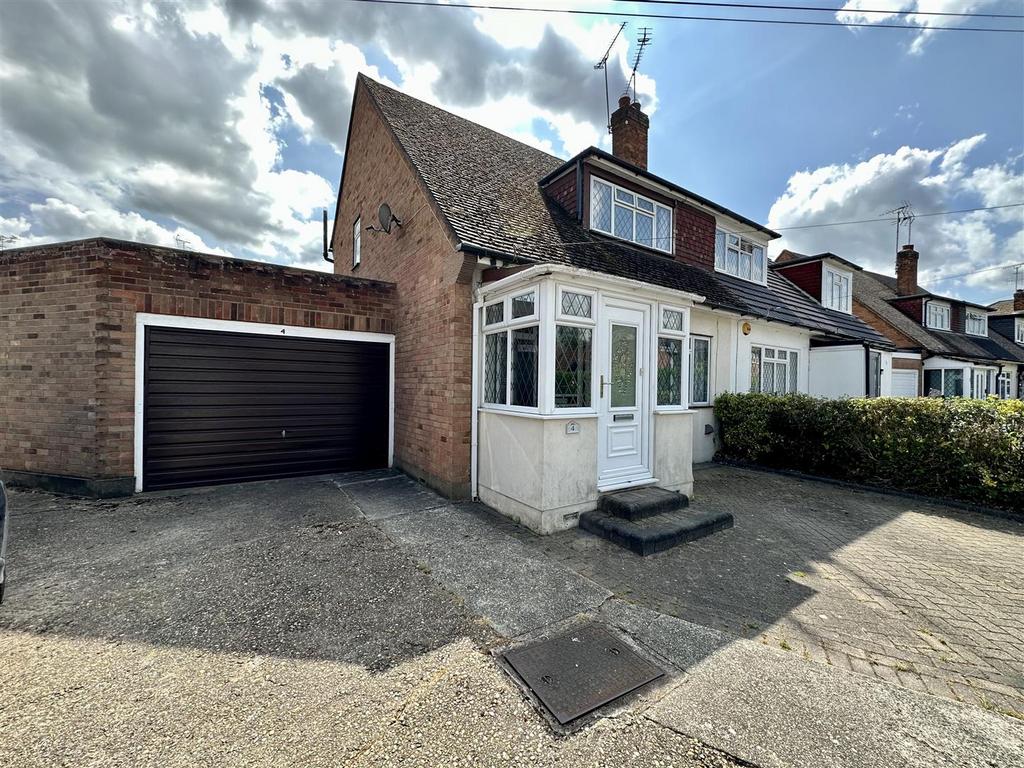 Oakbank, Hutton, Brentwood 2 bed semidetached house for sale £450,000