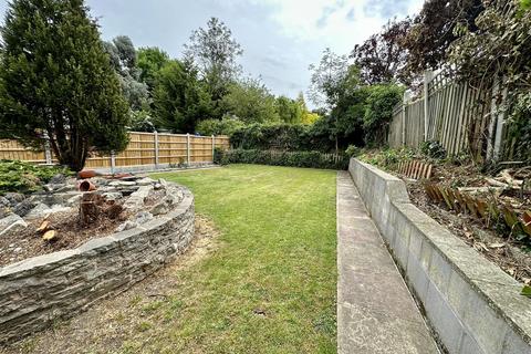 4 Oakbank, Hutton, Brentwood, CM13 1DN