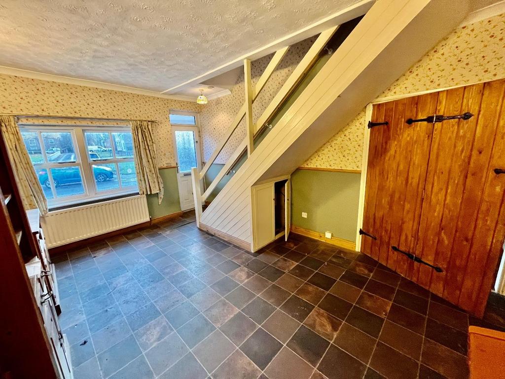 Separate dining/sitting room