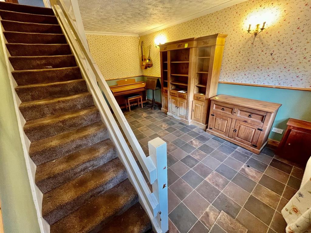 Separate dining/sitting room