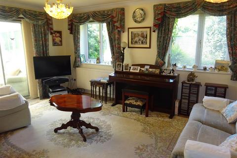 77 Copperfields, Lydd, Romney Marsh, TN29 9UU
