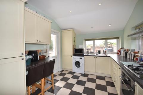 2 bedroom semi-detached house for sale, Seagrove Manor Close, Seaview, PO34 5HT