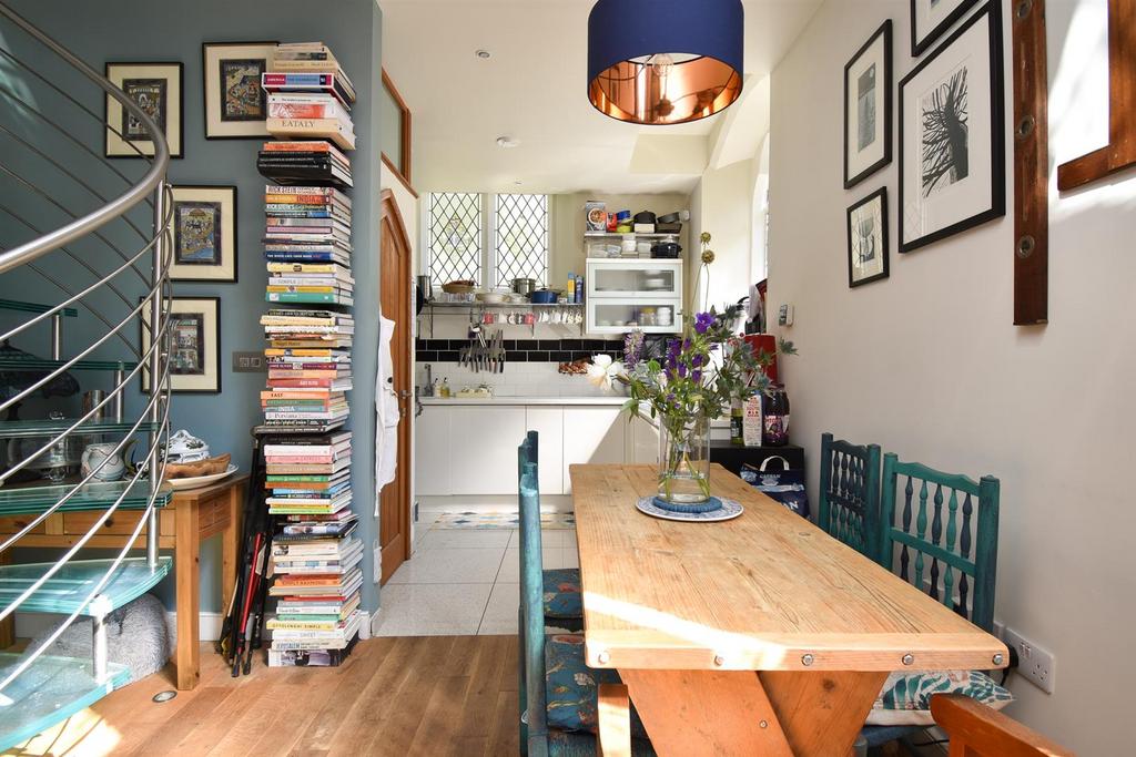 Living space &amp; kitchen