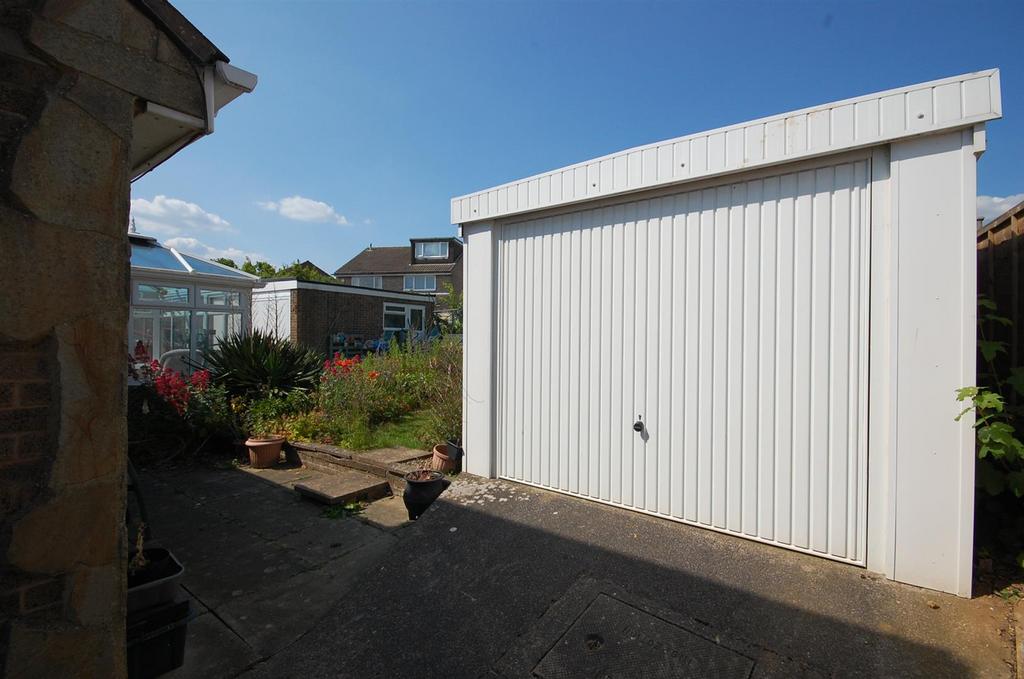 Driveway/Garage