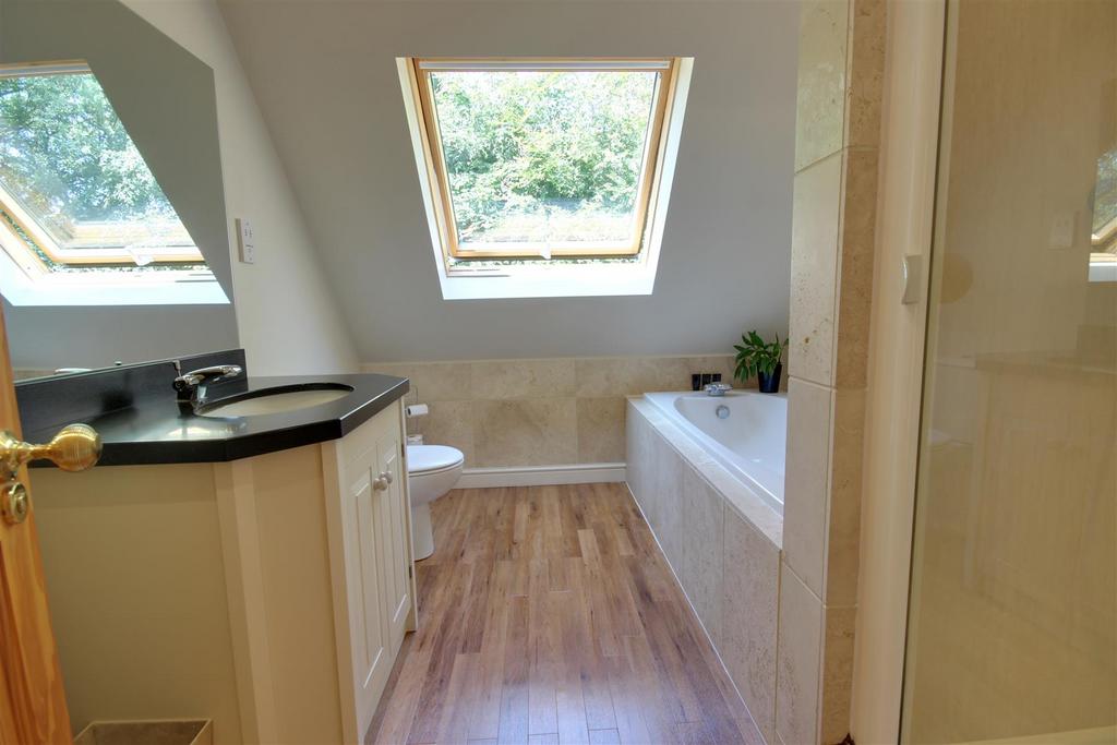 En-suite Bath/Shower Room