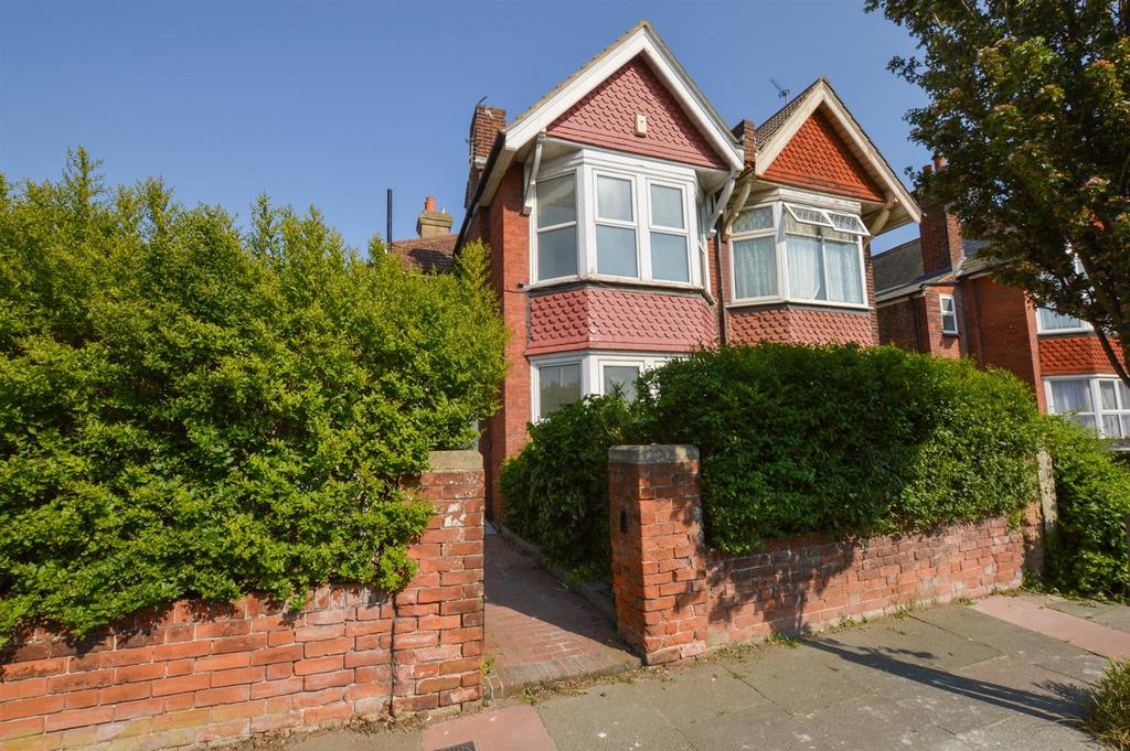 Cavendish Avenue, Eastbourne 4 bed semidetached house £1,800 pcm (£