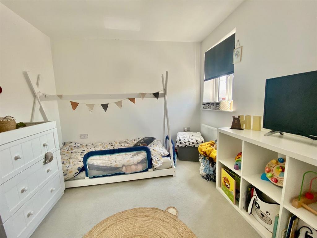 Clovelly Drive, Hampton Gardens, Peterborough 2 bed semidetached house