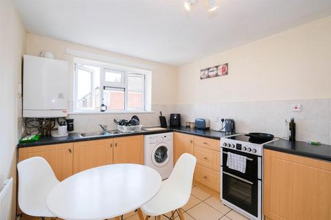 2 bedroom property for sale, Hatch Lane, Chingford