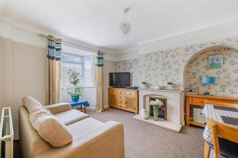 27 Scott Close, Epsom, KT19 9NY