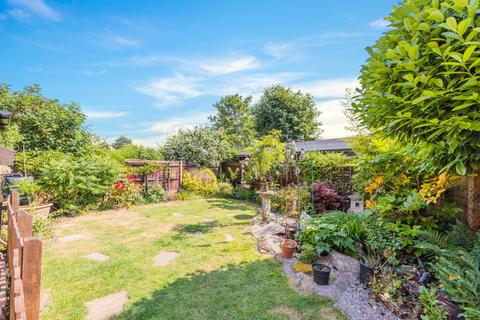 27 Scott Close, Epsom, KT19 9NY