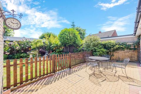 27 Scott Close, Epsom, KT19 9NY