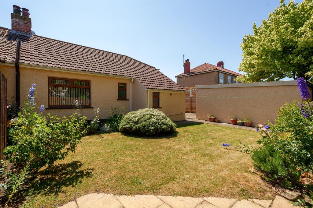 Carlton Avenue, Sowerby, Thirsk, YO7 1RJ 2 bed semidetached bungalow