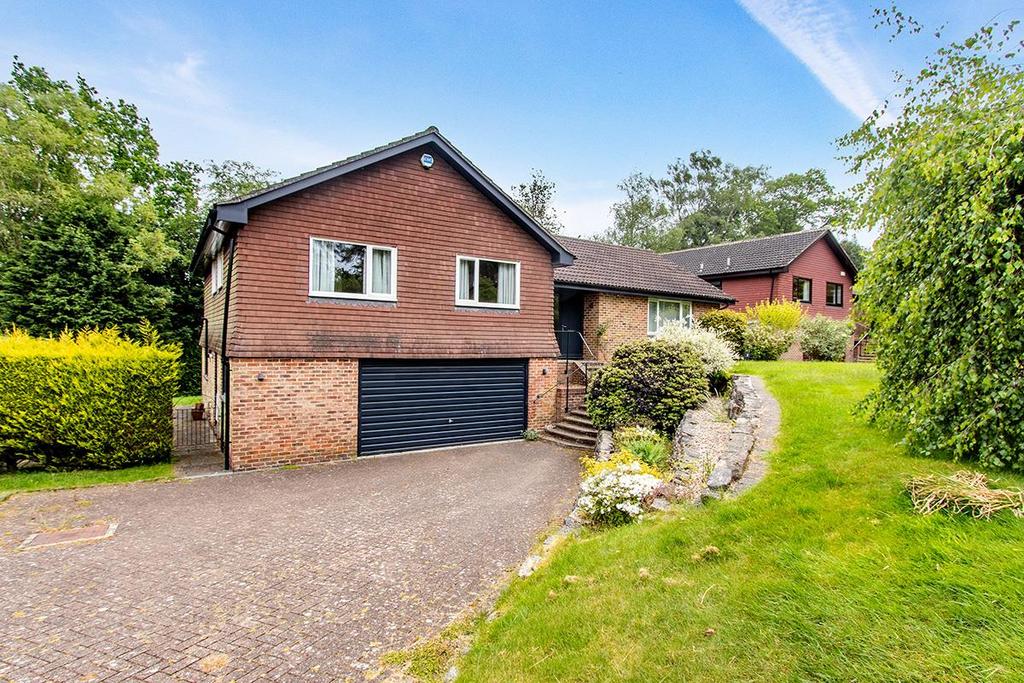Badgers Close, Crowborough 4 bed house to rent £2,700 pcm (£623 pw)