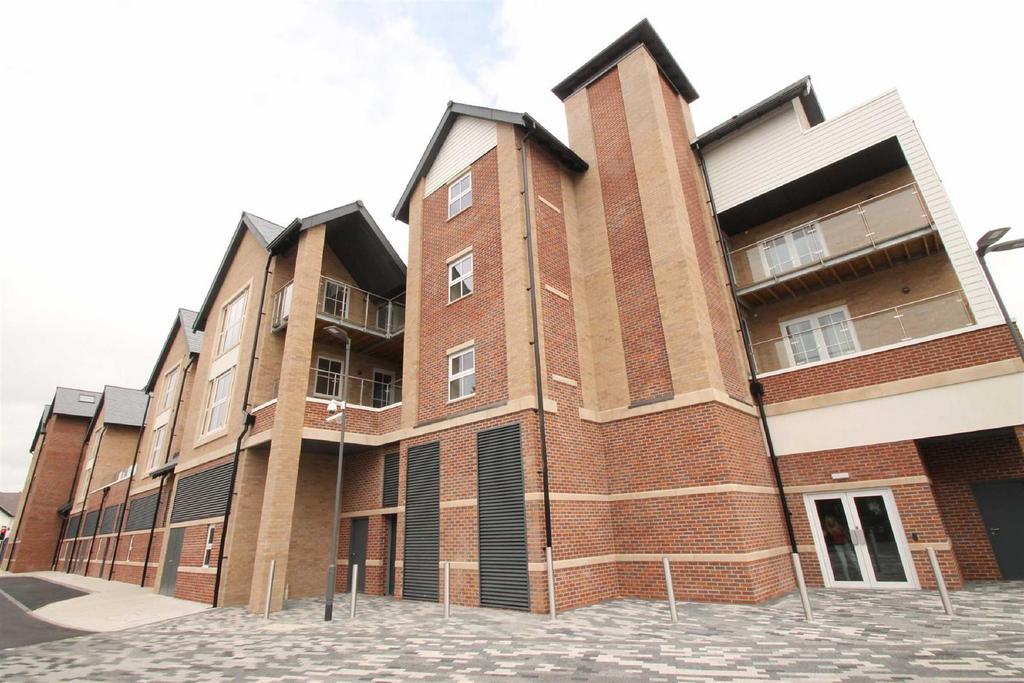 Connaught Place, The Square, Hale Barns 2 bed apartment £1,550 pcm (£