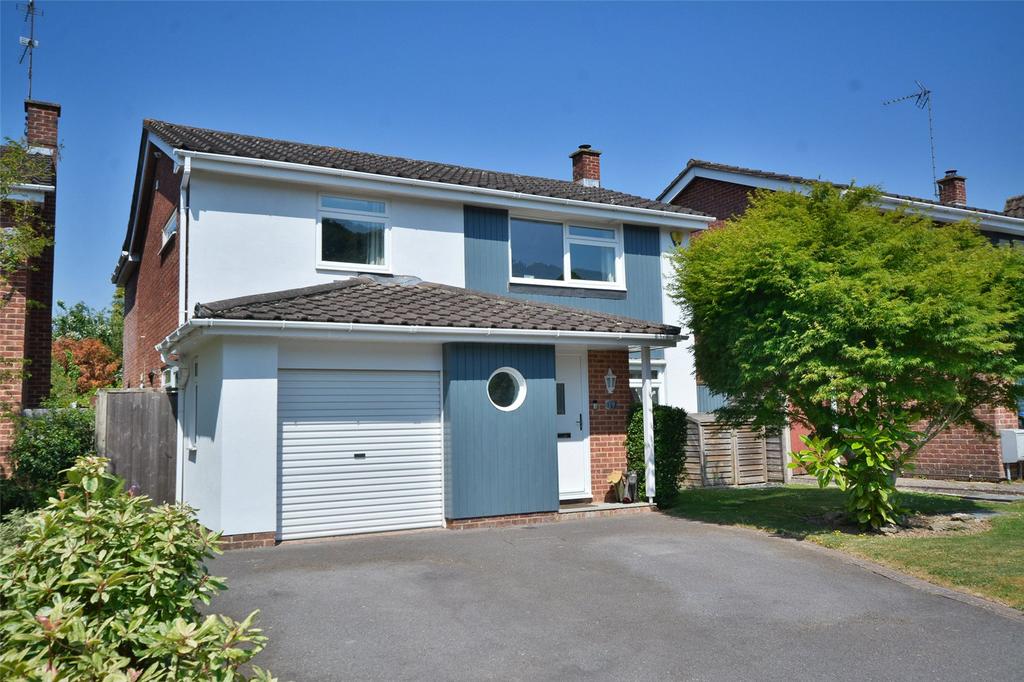 Broomfield Drive, Billingshurst, West Sussex, RH14 4 bed detached house