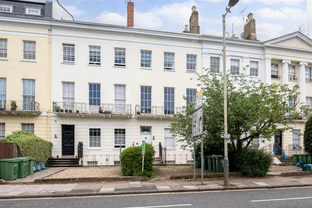 Evesham Road, Cheltenham, GL52 2AA 1 bed apartment £240,000