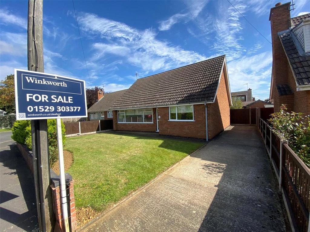 St. Marys Drive, Sleaford, Lincolnshire, NG34 2 bed bungalow for sale