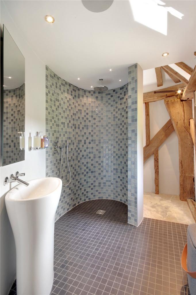 En Suite Shower Rm