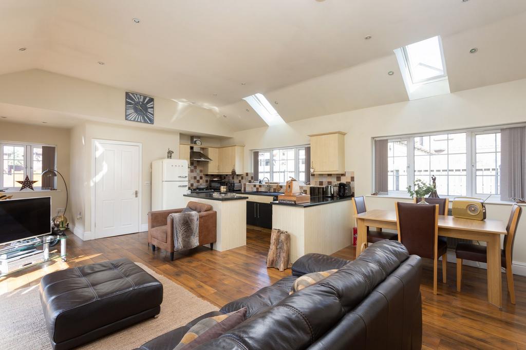 Whitby Drive, York, YO31 3 bed detached bungalow for sale £399,950