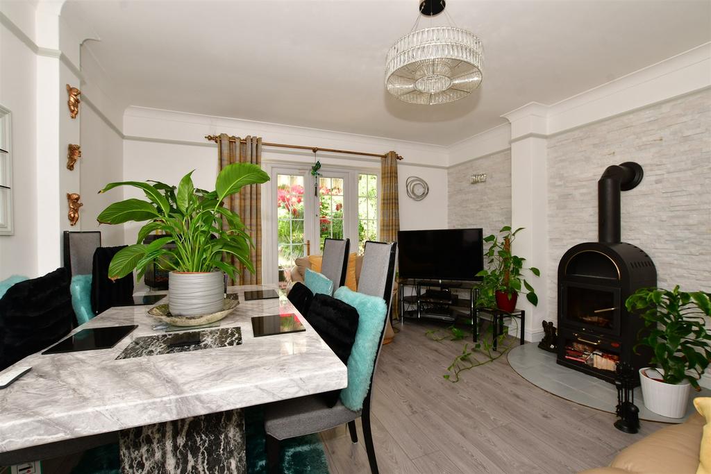 Sandy Lane South, Wallington, Surrey 3 bed chalet for sale £825,000