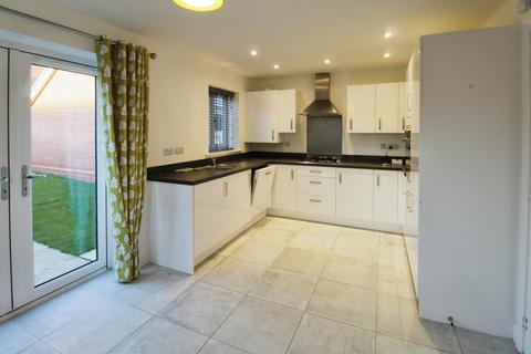 3 bedroom detached house to rent, Furrow Close, Middlebeck, Newark, NG24