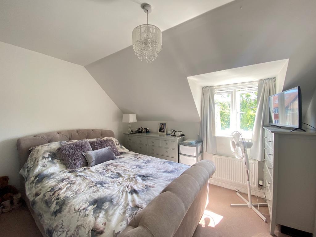 Melrose Close Loose ME15 3 bed townhouse £1,450 pcm (£335 pw)