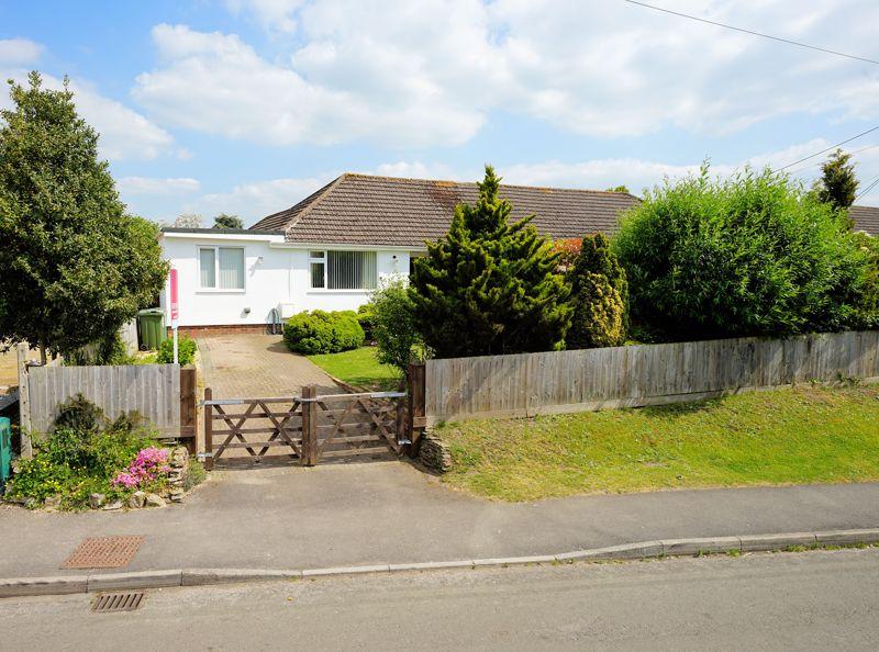 Whitesfield Road, Nailsea BS48 3 bed bungalow for sale £449,950
