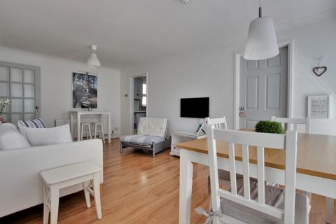 2 bedroom flat for sale - Regents Court, Havant