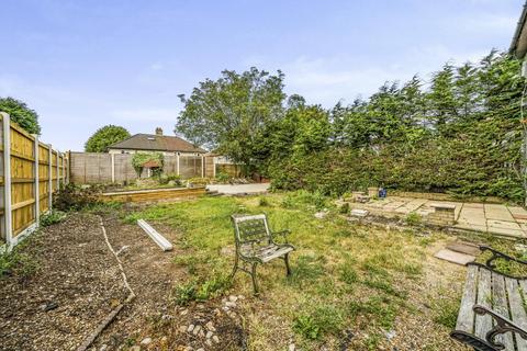 33 Winchcomb Gardens, London, SE9 6NU