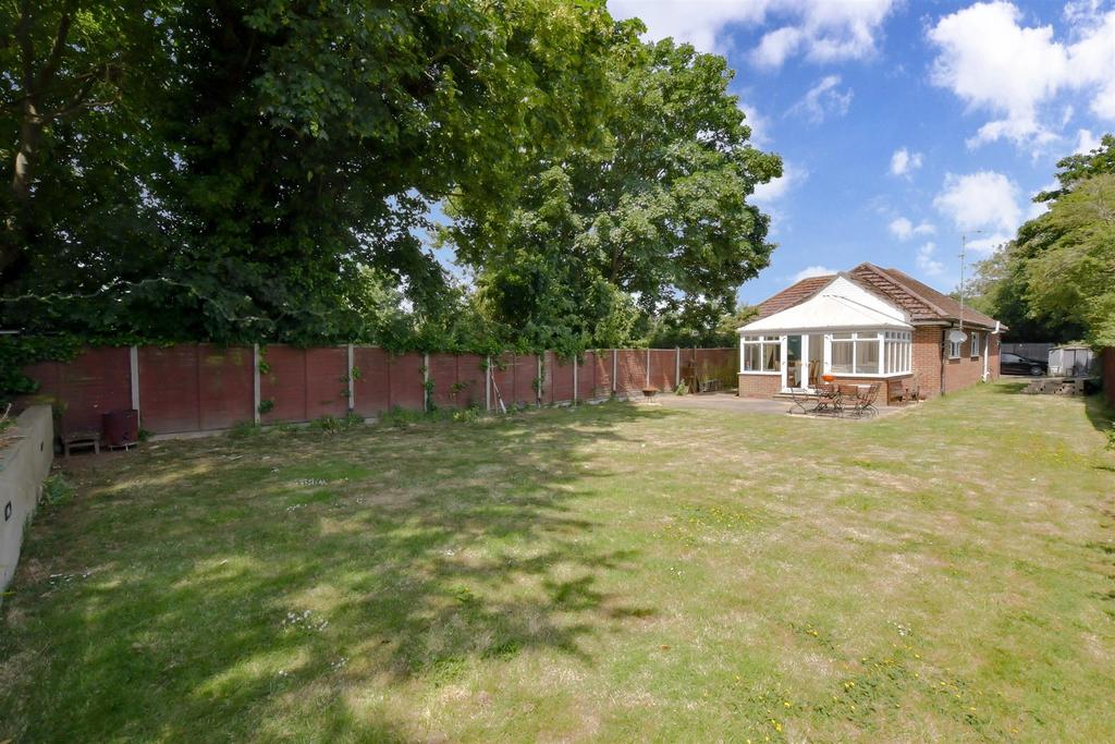 Carlton Avenue, Bognor Regis, West Sussex 4 bed chalet for sale £675,000