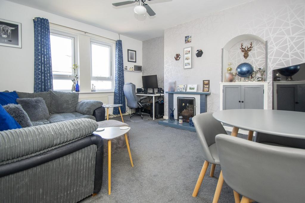 Gibson Street, Kilmarnock, KA1 1 bed flat £49,995