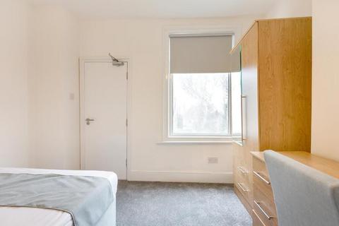 4 bedroom apartment to rent, Tavistock Square, London, WC1H