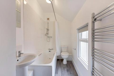 4 bedroom apartment to rent, Tavistock Square, London, WC1H