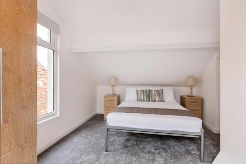 4 bedroom apartment to rent, Tavistock Square, London, WC1H