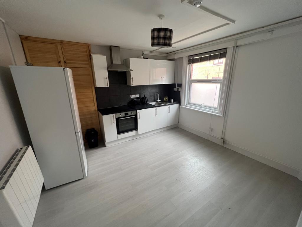 Alexandra Road, Farnborough, GU14 Studio £625 pcm (£144 pw)