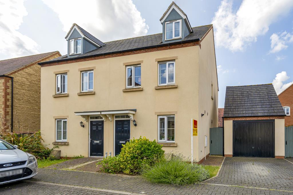 Kingsmere, Bicester, Oxfordshire, OX26 3 bed semidetached house for