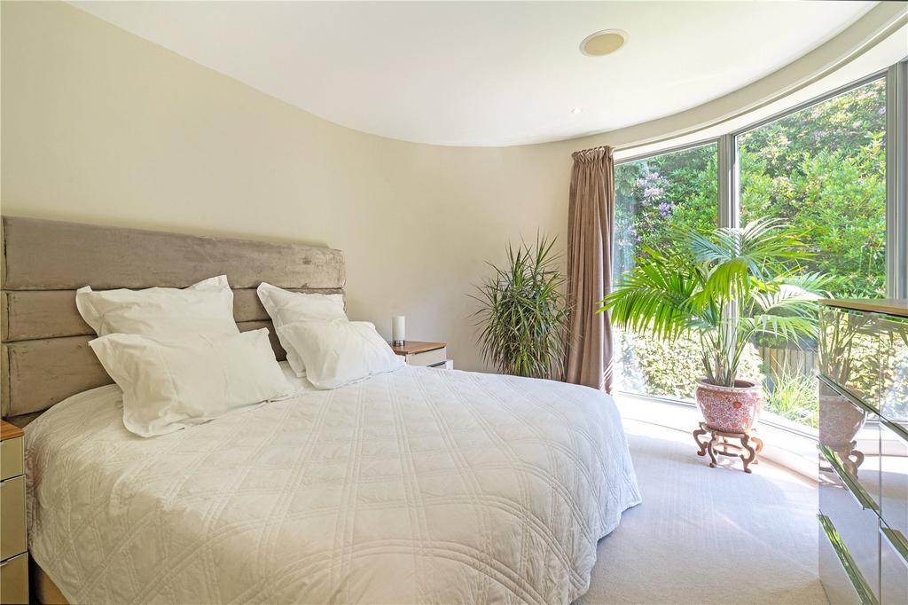 Bingham Avenue, Poole, Dorset, BH14 3 bed apartment for sale £785,000