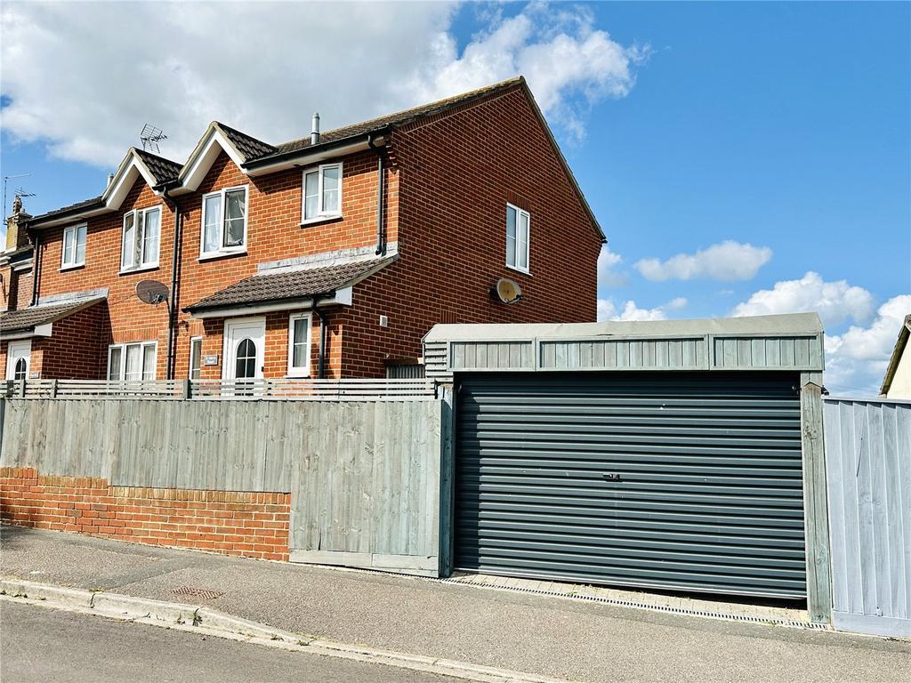 Pigeon Close, Blandford St. Mary, Blandford Forum, Dorset, DT11 2 bed