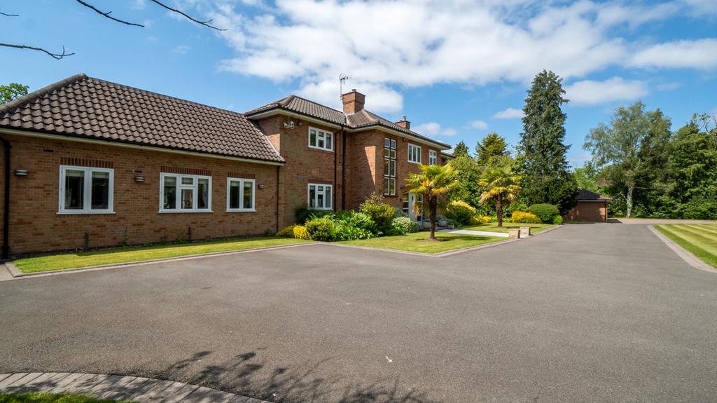 Tanners Green Lane, Earlswood, Solihull B94 5JT 7 bed detached house