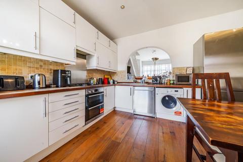95a Replingham Road, London, SW18 5LU