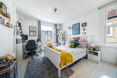 95a Replingham Road, London, SW18 5LU