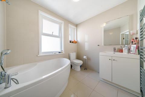 95a Replingham Road, London, SW18 5LU