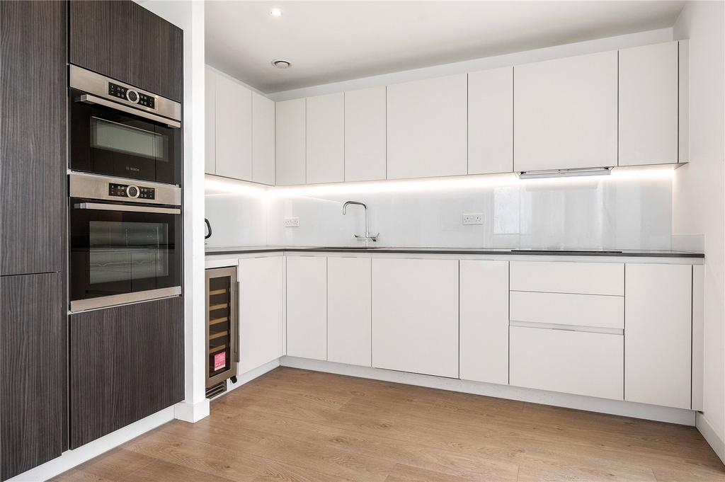 Apartment in Woodberry Down - More