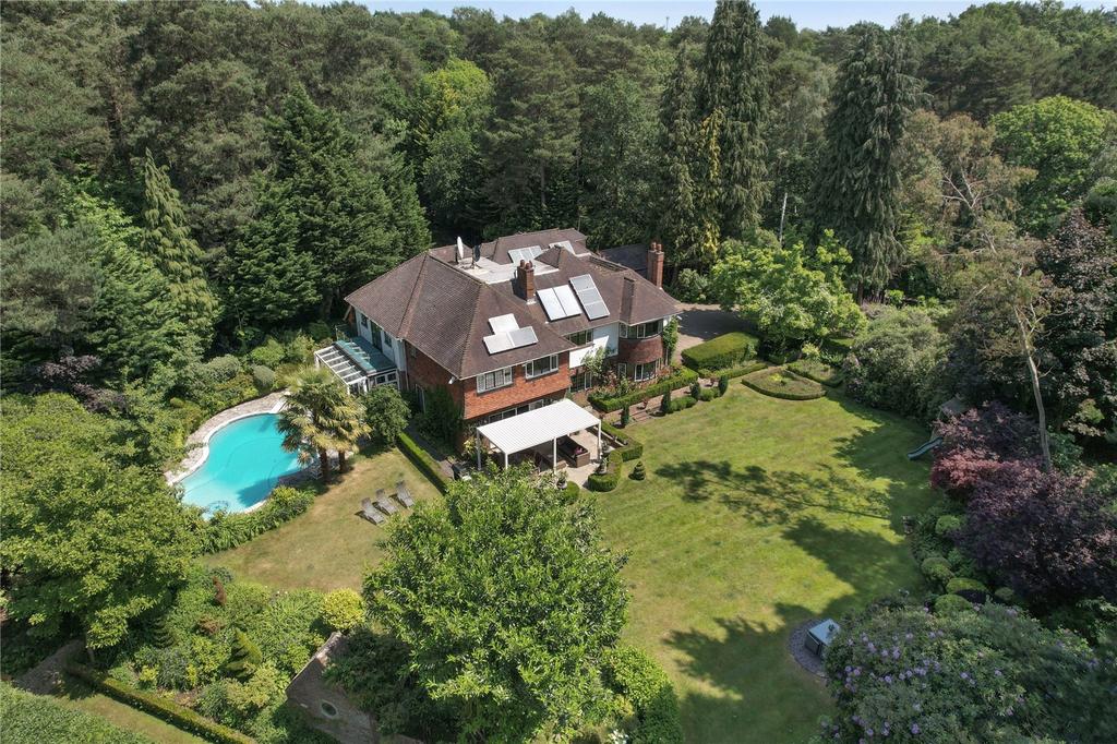 Byfleet Road, Cobham, Surrey, KT11 6 bed detached house for sale £